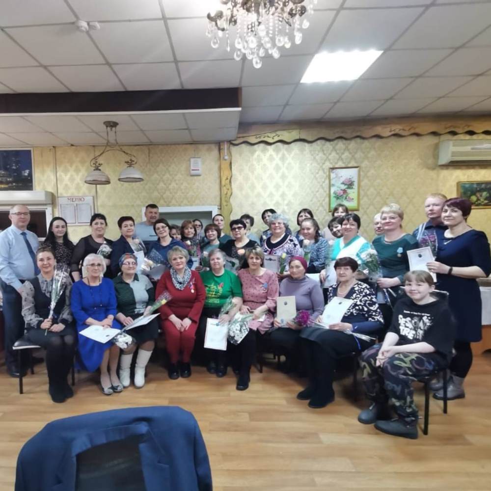 Женщины одного из амурских городов помогли спецоперации и получили за это медали