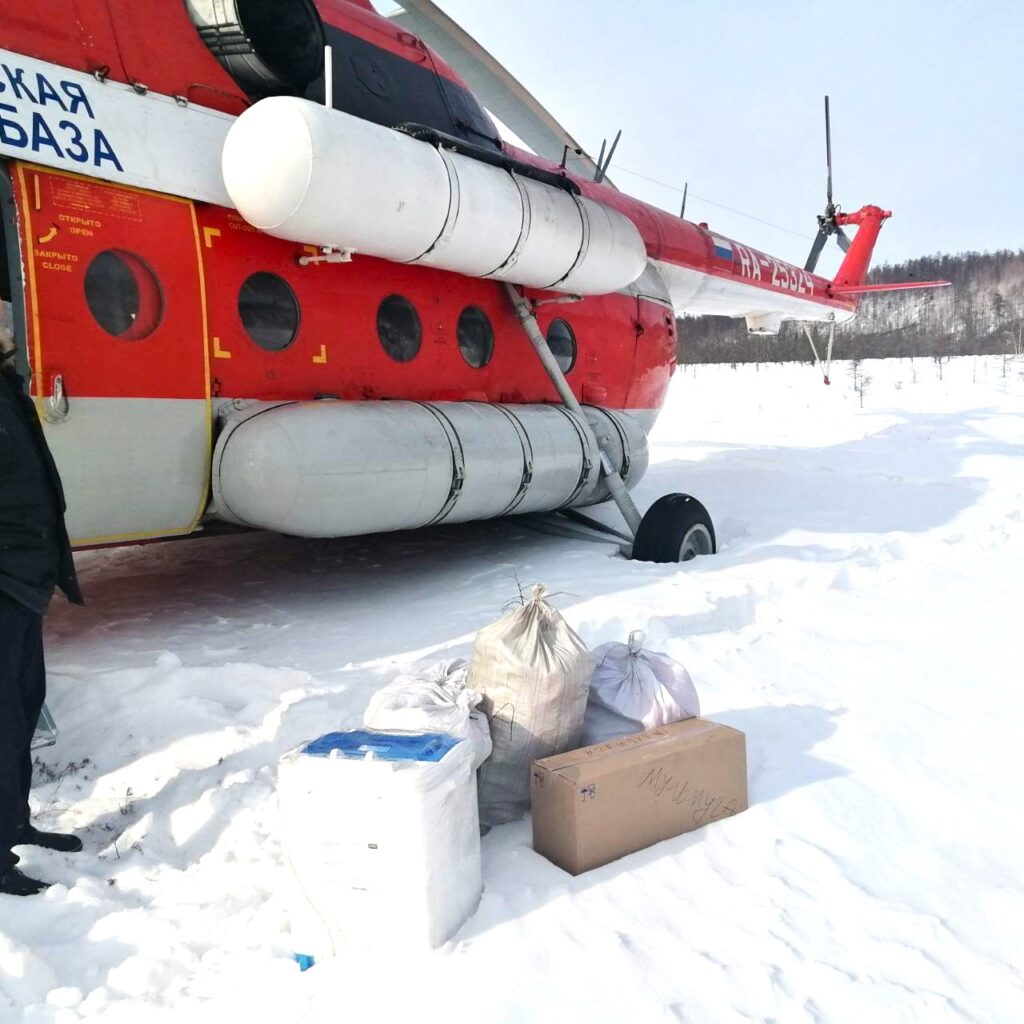 Кадры с небес: амурчанам показали заснеженные горы из кабины вертолета