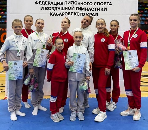 Амурские пилонистки привезли из Хабаровска 23 медали