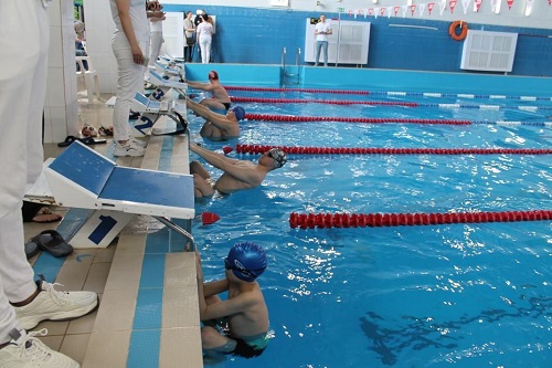 Соревнования с Благовещенске собрали особенных пловцов 