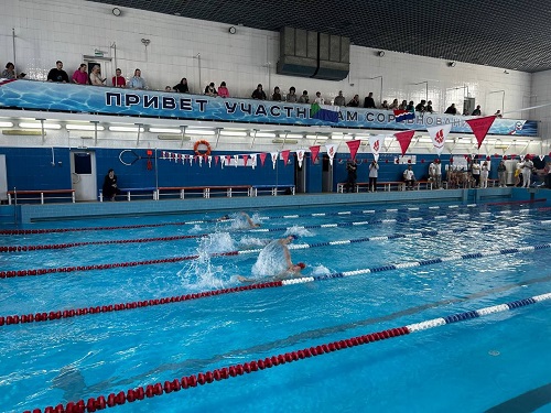 Соревнования с Благовещенске собрали особенных пловцов 