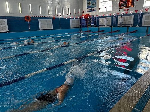 Соревнования с Благовещенске собрали особенных пловцов 