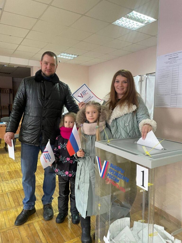 Амурские школьники могут получить подарки для фото