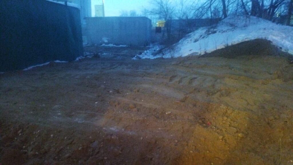 «Дети ходят по этой помойке»: одна из улиц Благовещенска превращается в свалку