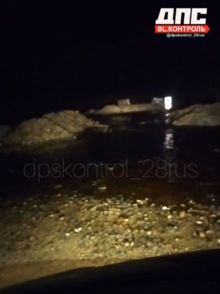 Большая вода на дорогах Приамурья: дежурят спасатели и полицейские