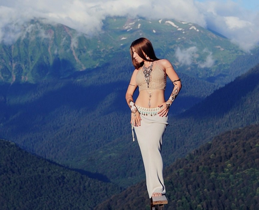 Блогер из Сочи разбилась в горах Абхазии, выбирая удачный ракурс для фото