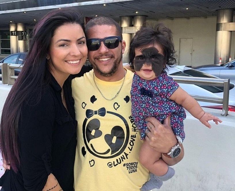 Американская девочка с «маской Бэтмена» приехала в Россию на операцию