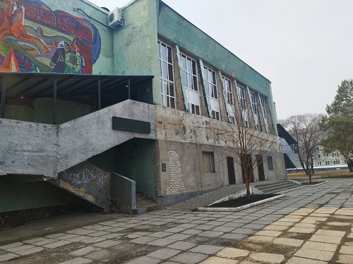 «Как помойка»: благовещенку возмутил вид Дома молодежи