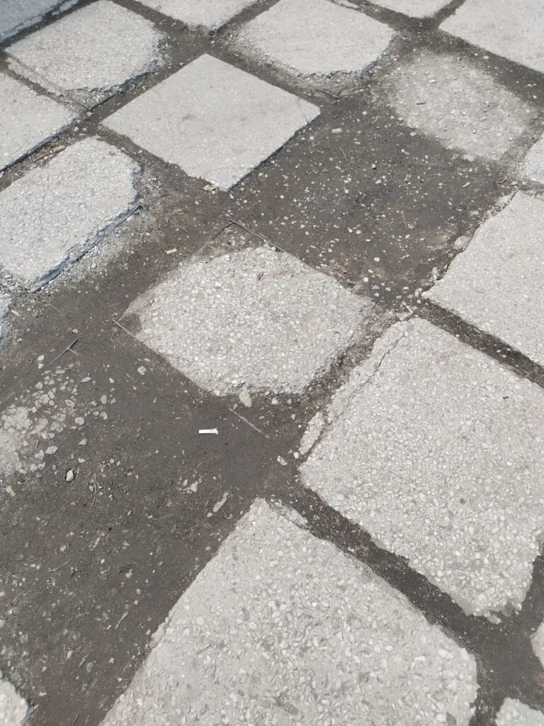 «Как помойка»: благовещенку возмутил вид Дома молодежи