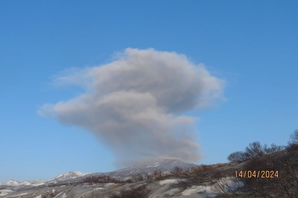 На Курилах проснулся вулкан Эбеко