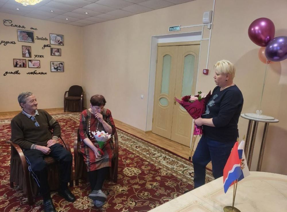 Амурчане нашли любовь в доме престарелых и поженились в День семьи