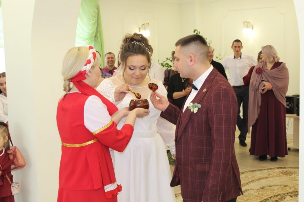 Хоронили невест, много плакали: традиции славян на Красную горку