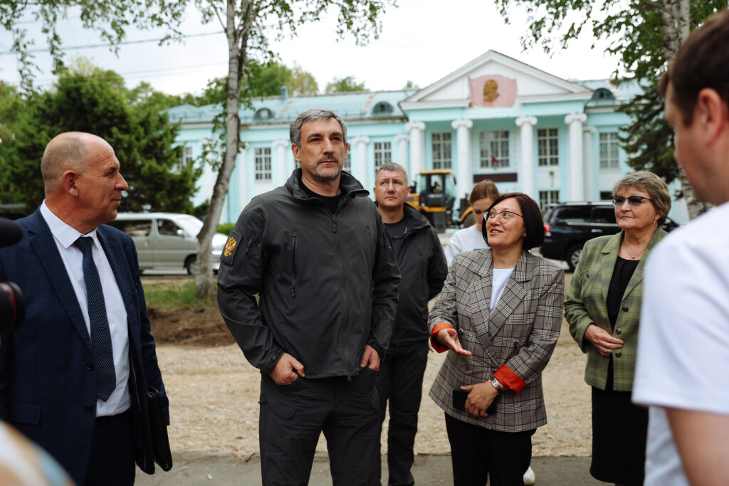 Губернатор посетил амурские школы, где проходит капитальный ремонт