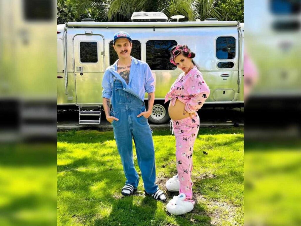 Илья Прусикин* и Софья Таюрская из группы Little Big ждут ребёнка