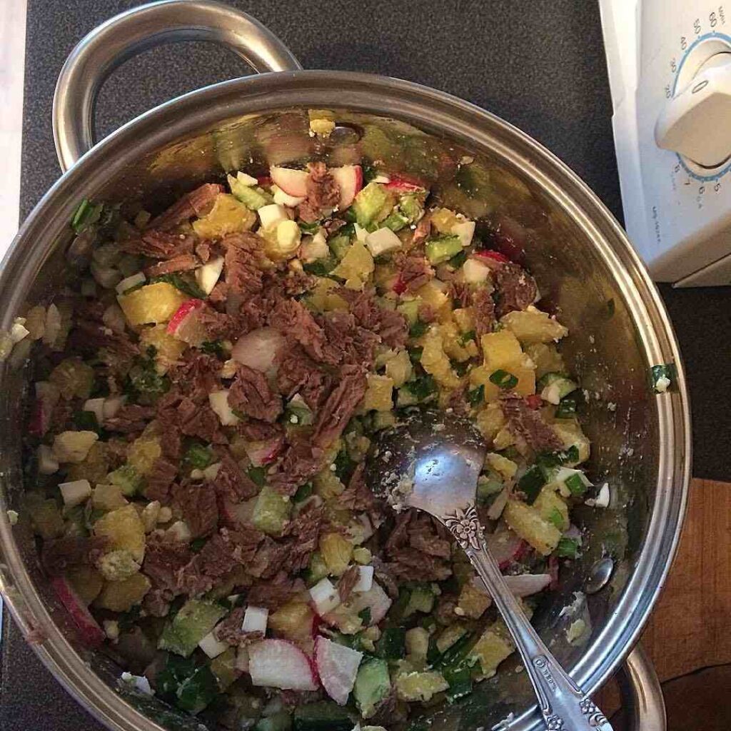 рецепт окрошки, окрошка на квасе, окрошка на кефире, окрошка на минералке, окрошка с мясом, окрошка с говядиной, необычная окрошка