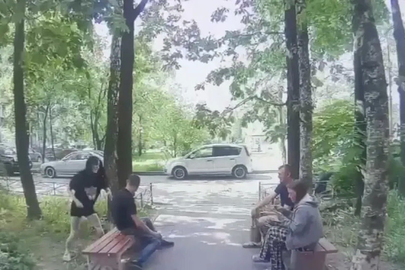 Участница шоу «Пацанки» Александра Петрова избила соседа молотком

