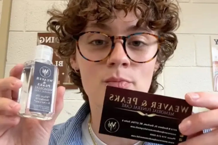 В США 23-летней учительнице подарили скидку на кремацию на профессиональный праздник