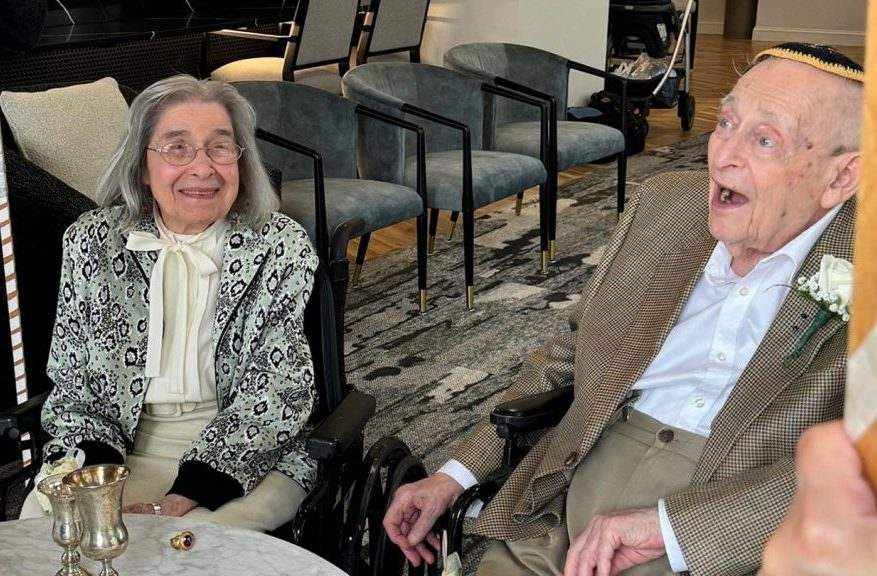 В США сыграли свадьбу 100-летний жених и 102-летняя невеста