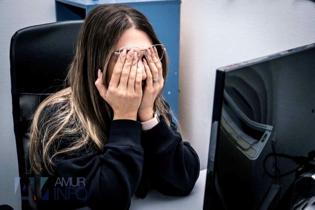 Дальневосточники сильнее всех россиян стрессуют из-за рабочих чатов