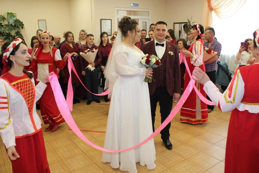 Хоронили невест, много плакали: традиции славян на Красную горку