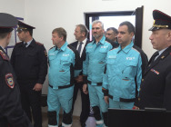 открытие полицейского участка, Свободный