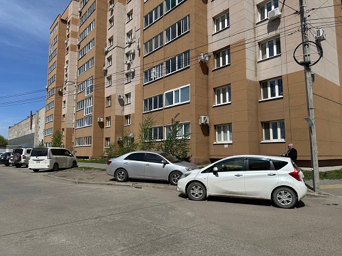 В Благовещенске начали штрафовать за парковку на газонах и детских площадках