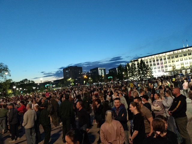 Первый запланированный пуск поющего фонтана в Благовещенске вызвал ажиотаж