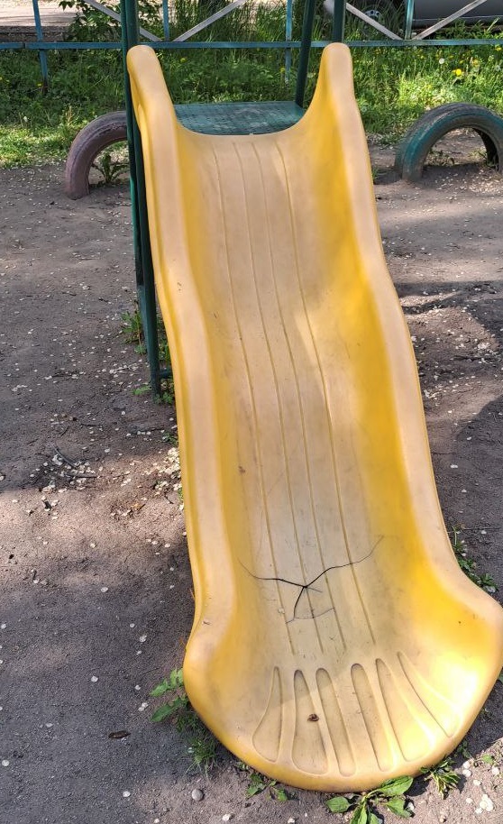 Виноватых найдут: опасную детскую площадку в парке Чигирей проверит прокуратура