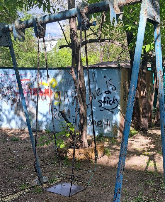 Виноватых найдут: опасную детскую площадку в парке Чигирей проверит прокуратура