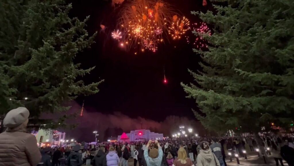 Праздничные огни озарили небо над Белогорском