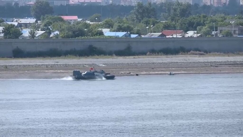 Пограничники России и Китая массово преследовали злоумышленников на Амуре