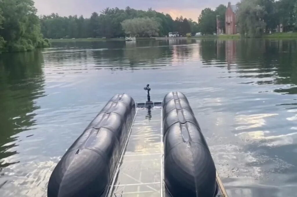 Актриса Анастасия Голикова погибла при опрокидывании понтона в Царском Селе