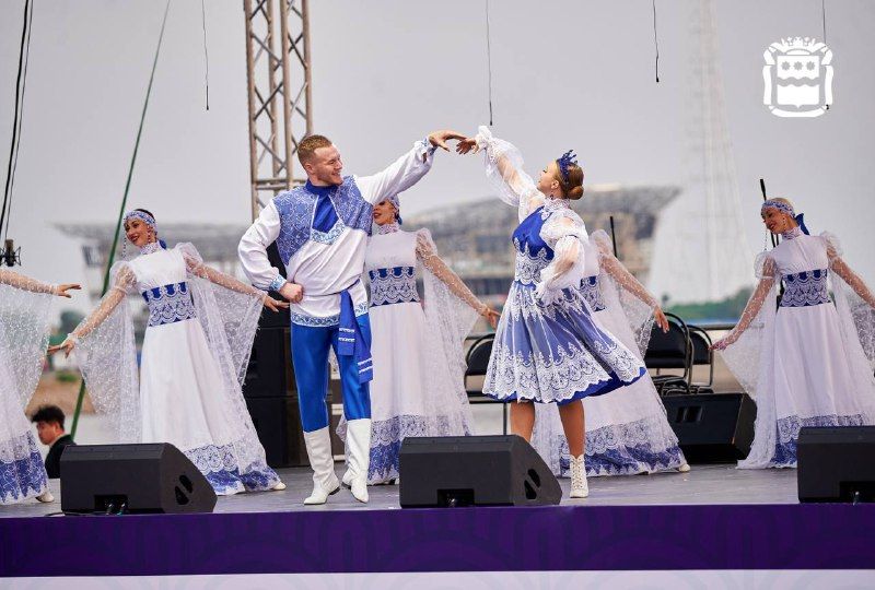 Громкое открытие: на набережной Амура выступил хор Пятницкого