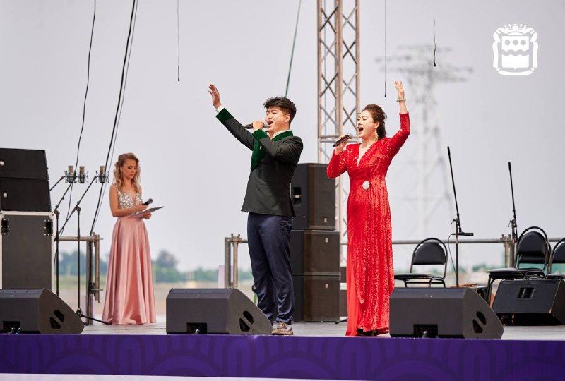 Громкое открытие: на набережной Амура выступил хор Пятницкого