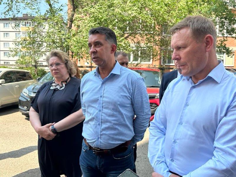 Нет шансов не успеть: ремонт благовещенской многоэтажки контролируют мэр, министр и прокурор