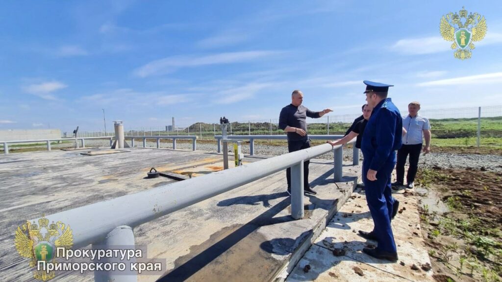 На ферме в Приморье при очистке канализации погибли рабочие 