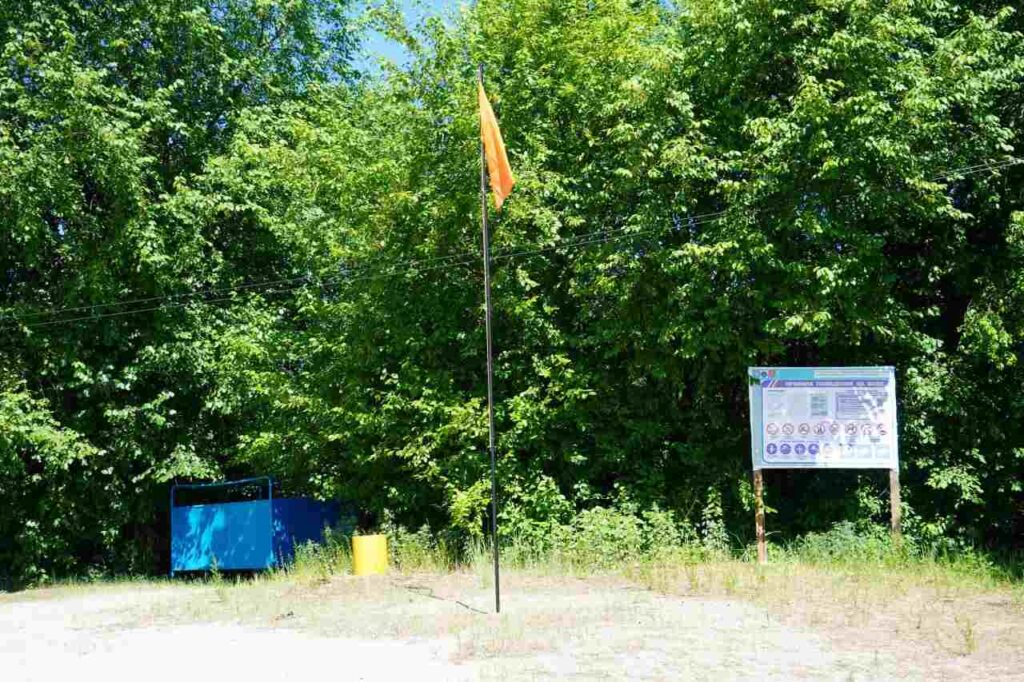 пляж не берегу Зеи, Свободный