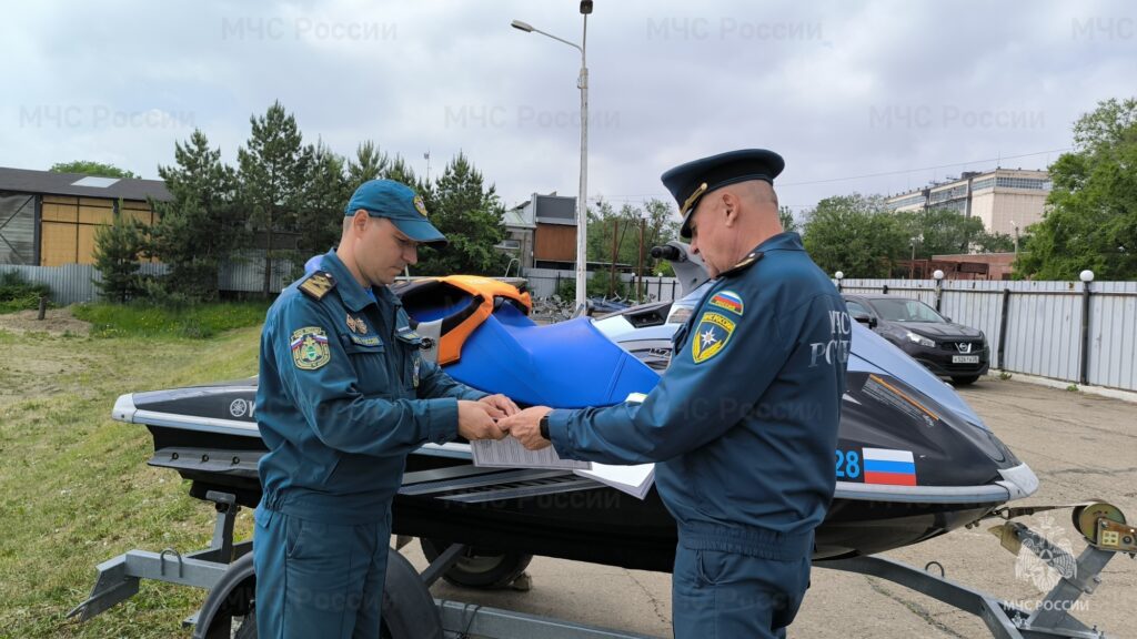 Осторожней на воде: за безопасностью отдыхающих будут следить спасатели на судах