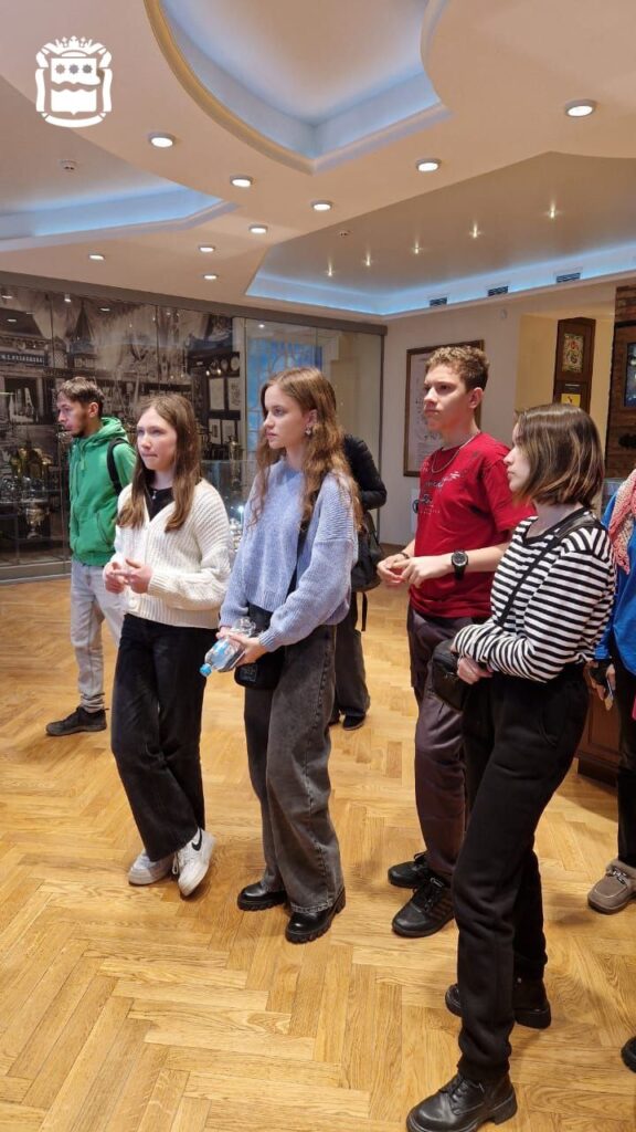 Юные амурские художницы победили во всероссийском конкурсе