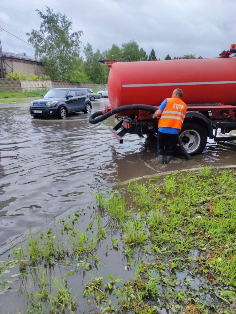 Последствия ливня: известно, где в Благовещенске в первую очередь откачают воду