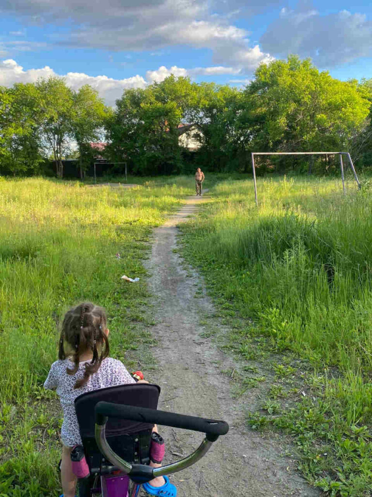 Заброшенная детская площадка