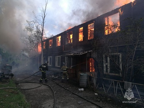Три человека погибли в страшном пожаре в Тынде