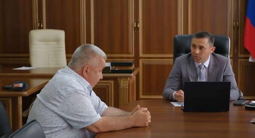 Ремонт проблемного фасада благовещенской многоэтажки снова задерживается