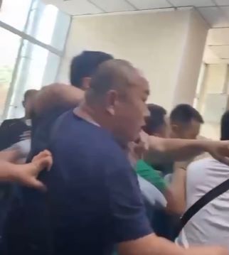 Китайские туристы устроили массовую драку на Приморской границе