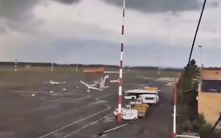 Смерч повредил самолёты в аэропорту Нижнекамска 