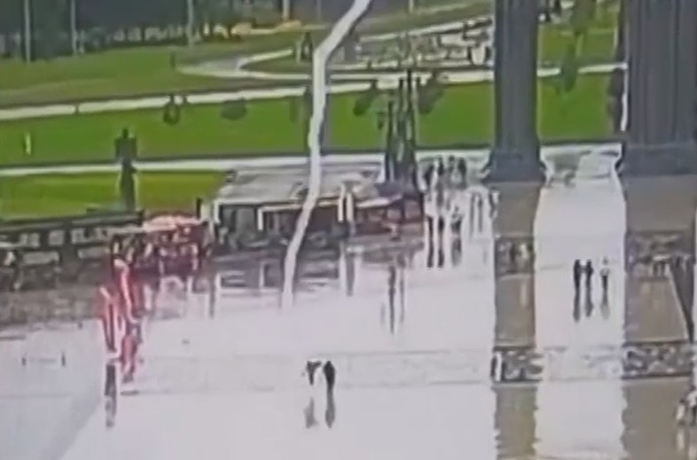 В Подмосковье один человек погиб и трое пострадали при ударе молнии