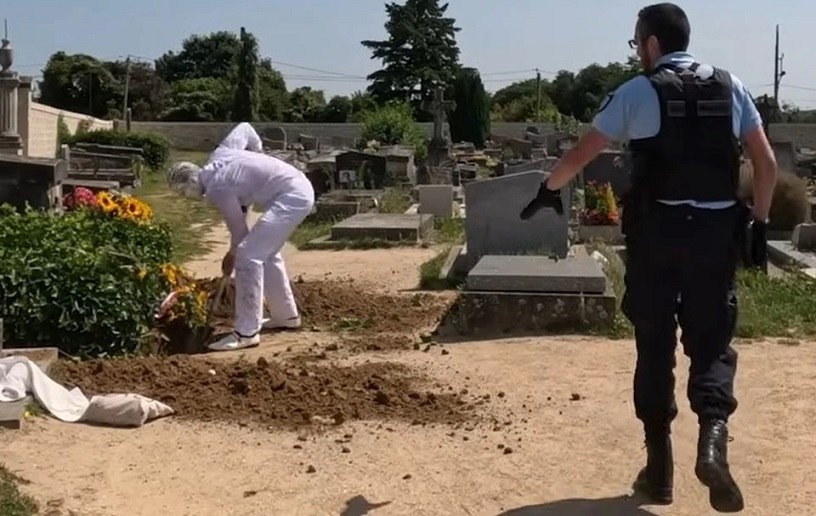 Белорусский художник Алексей Кузьмич пытался раскопать могилу Ван Гога во Франции