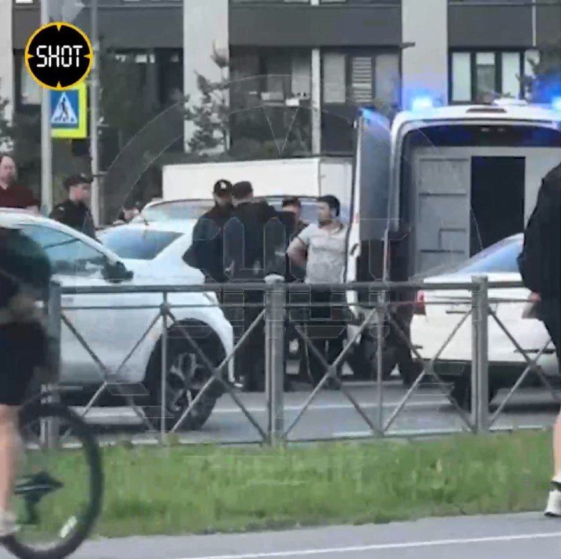 Неизвестные устроили перестрелку в жилом районе Санкт-Петербурга