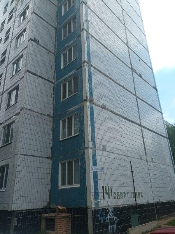 Тындинскую «управляйку» наказали за неокрашенные двери и торчащие провода