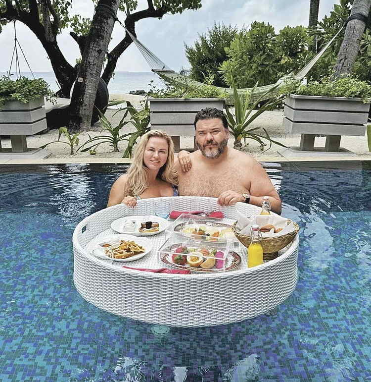 Женатый бойфренд Анны Семенович ответил на обвинения супруги